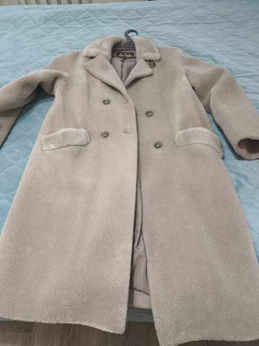 Шуба новая бежевого цвета размер 50-52