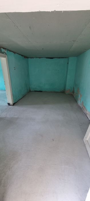 Vand casa singur pe curte utilitati:Gaz,Curent,Canalizare,Apa