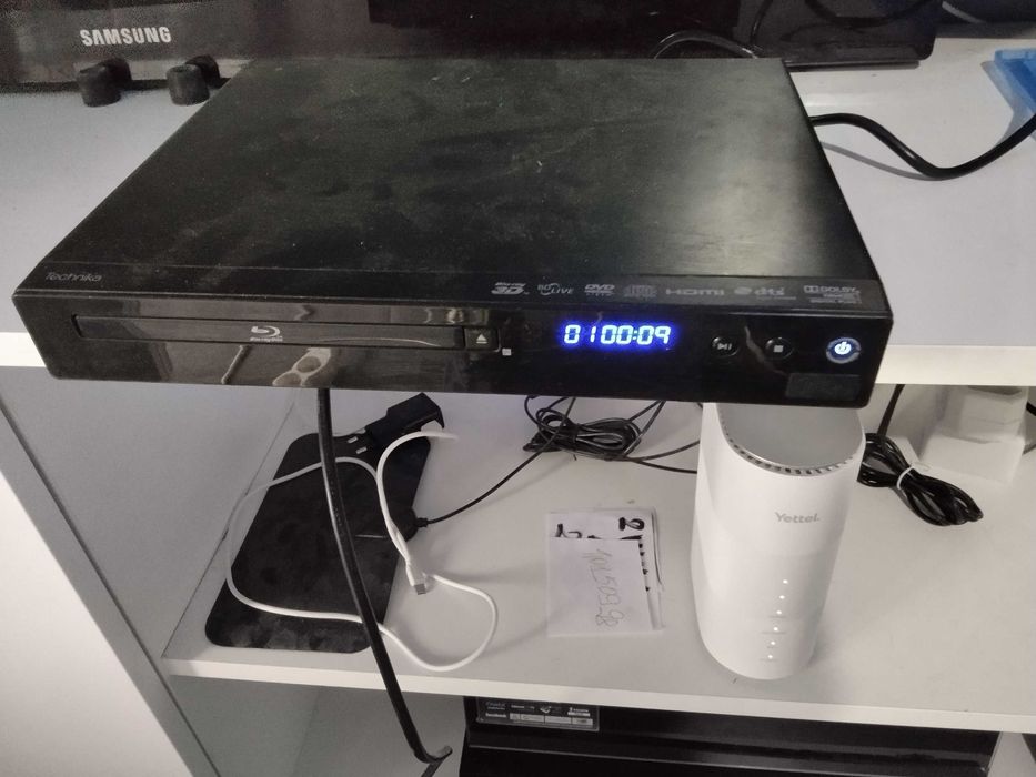 страхотен и качествен 3D блу рей плеър изгодно-нов внос от Англия