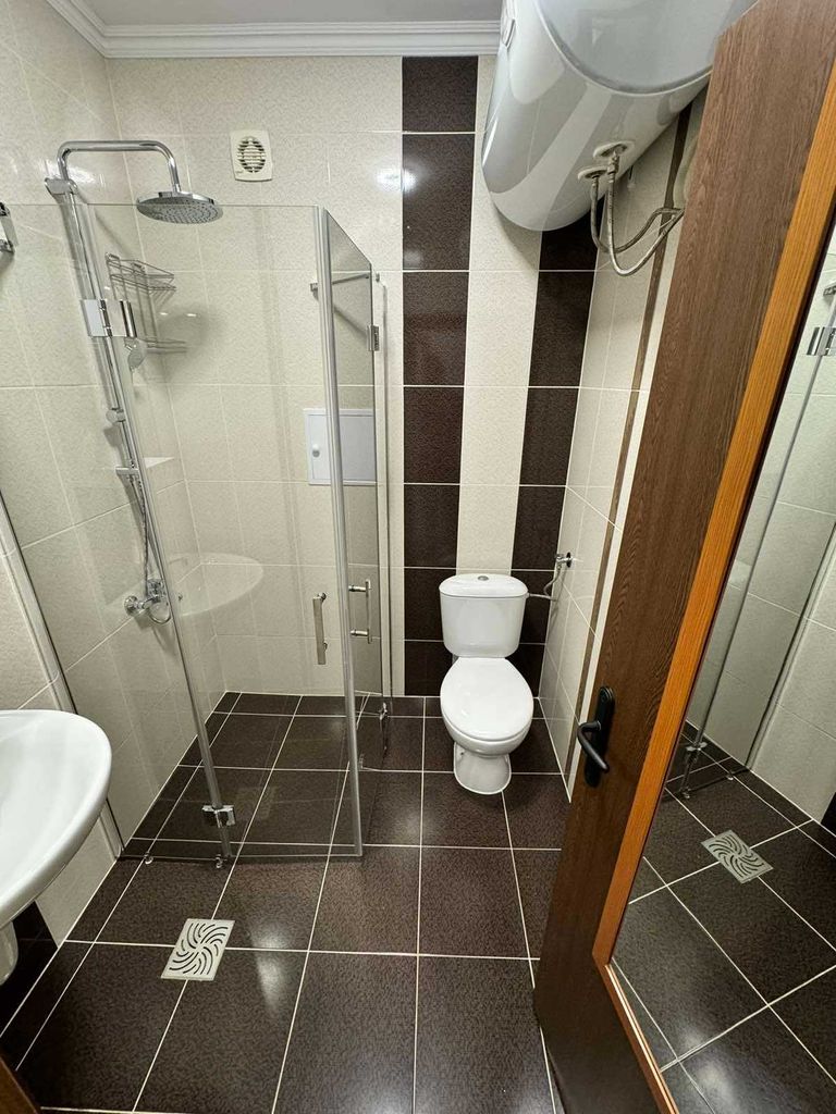 Дава се под наем Двустаен апартамент в Бургас, Център - 68 кв.м за 255 € - Снимка #7