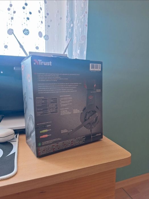 New unused sealed XTrust headset with built in microphone