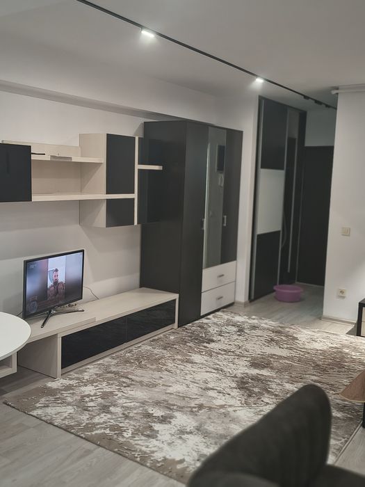 Închiriez garsonieră