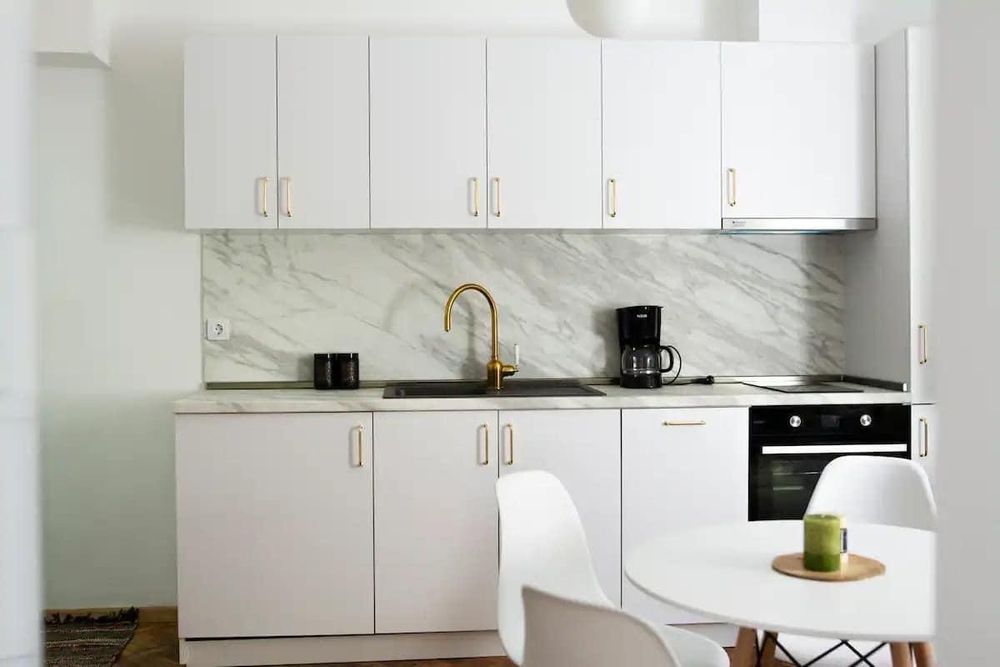 Дава се под наем Двустаен апартамент в Варна, Център - 44 кв.м за 550 € - Снимка #2