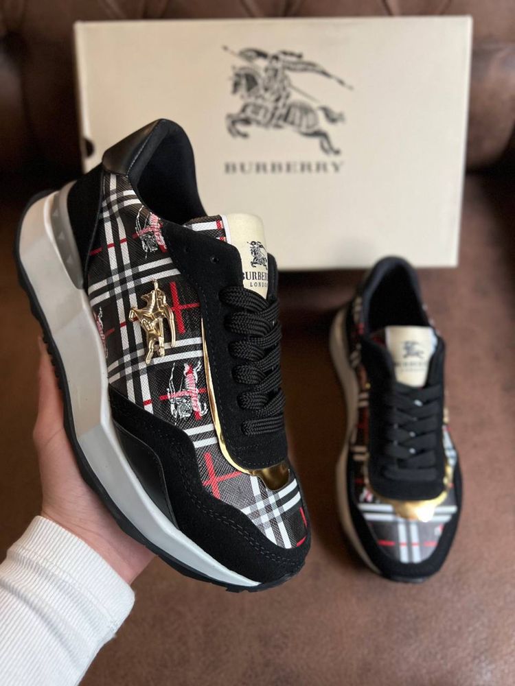 Adidas/Adidasi Burberry modele noi