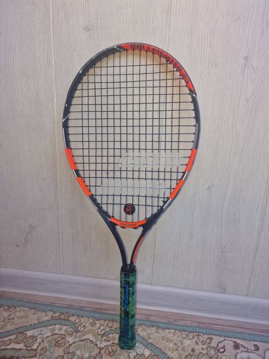 Теннисная ракетка