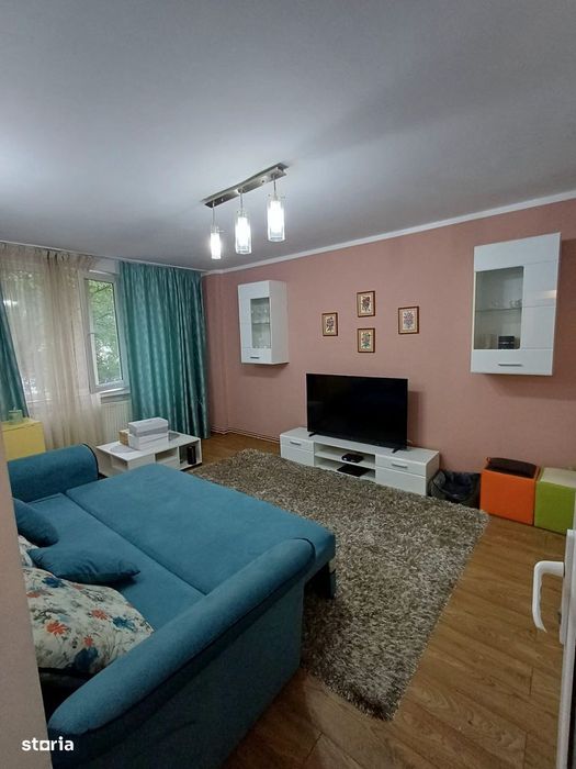 De vanzare apartament 4 camere etajul 1 loc de parcare Pret 75.000 e