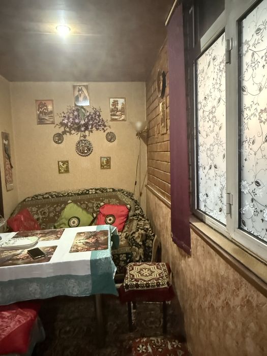 Чиланзар 24 2 комнатная кирпич ,балкон 2х6