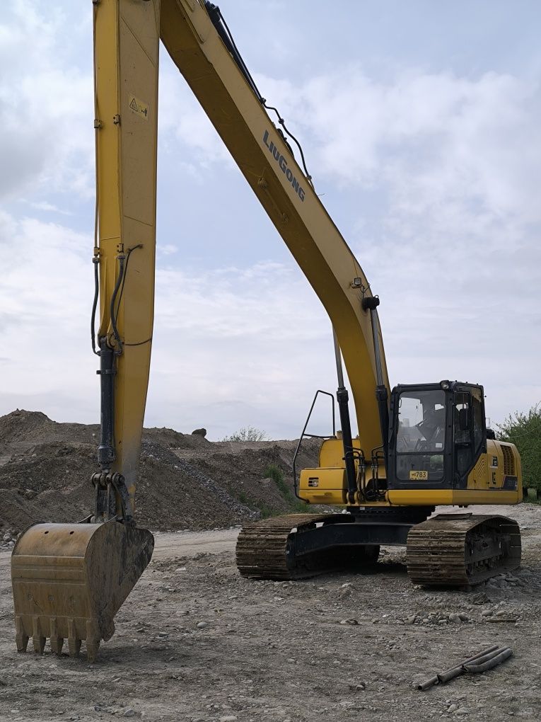 Doosan 300 Buldozer 16 LiuGong traller