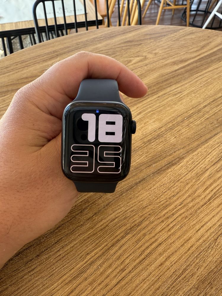 Apple Watch SE (2nd Gen) 44mm чисто нов !
