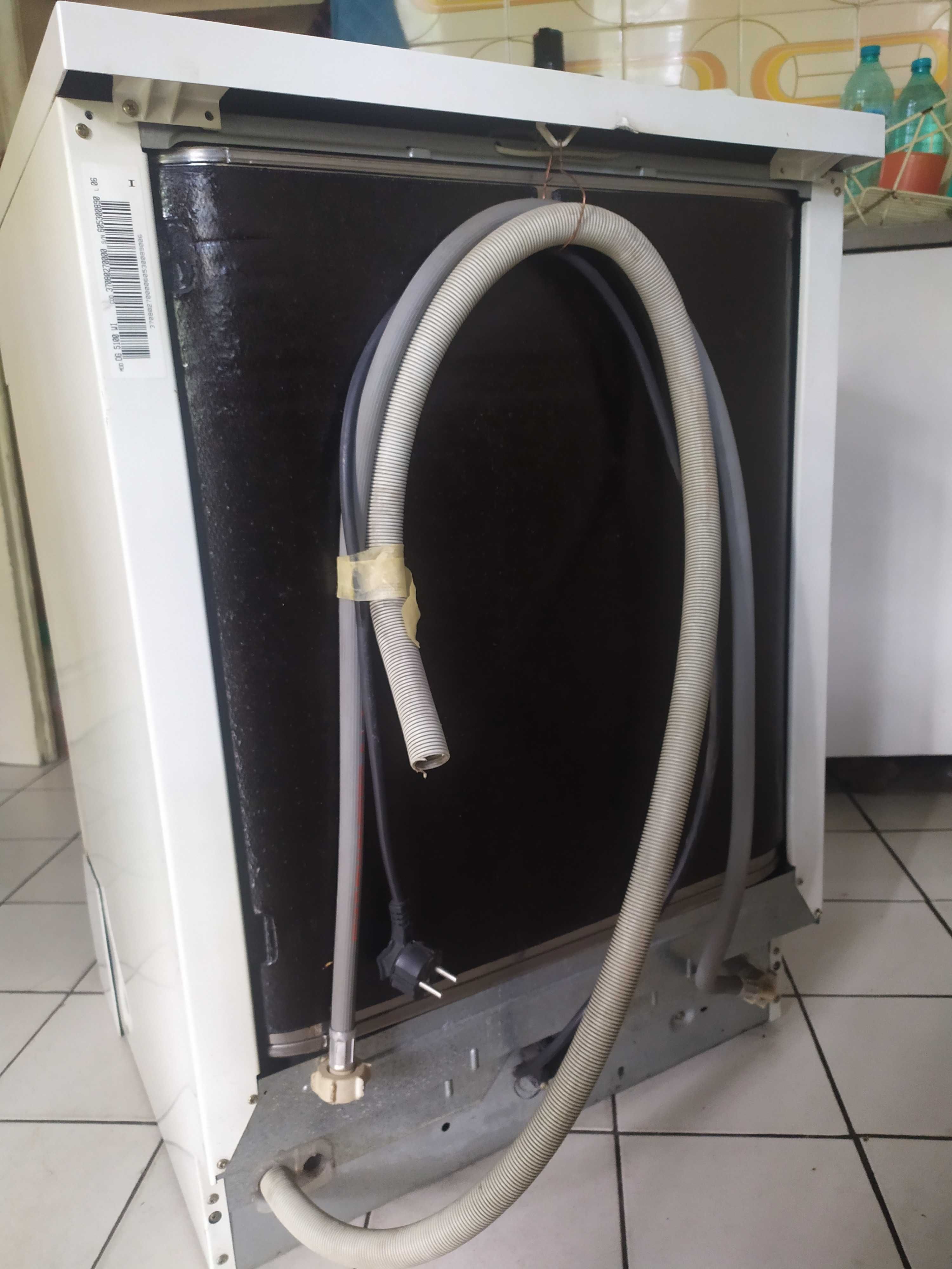 Миална машина Indesit DG 5100 W