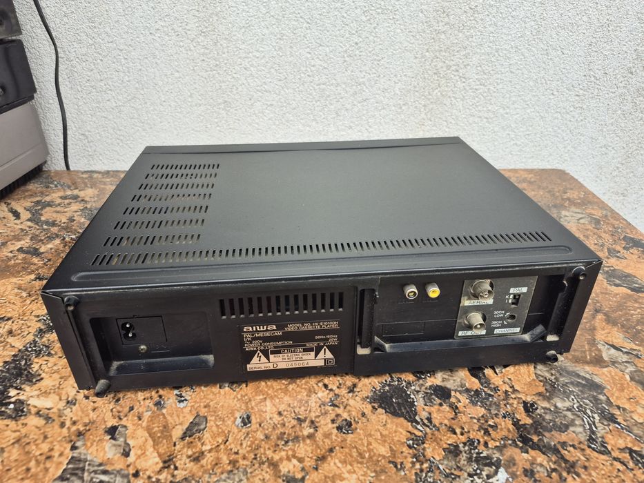 Vand Video Marca Aiwa Model HV-E1010 DH, Made in Japan

- video case