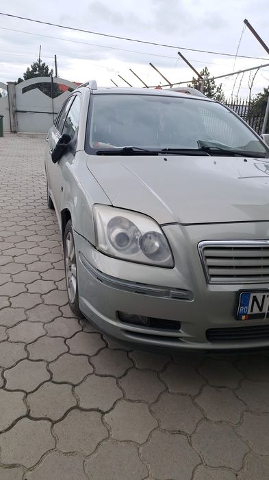 Vând Toyota avensis