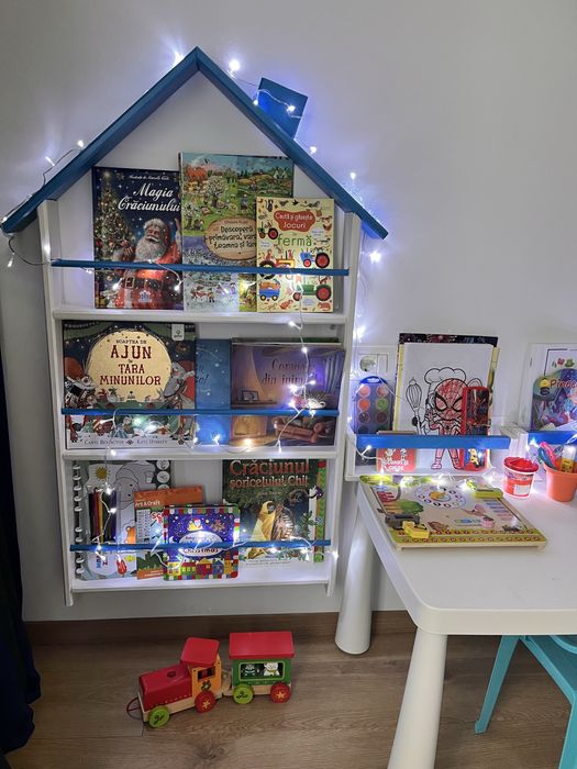 Biblioteca tip Casuta Montessori