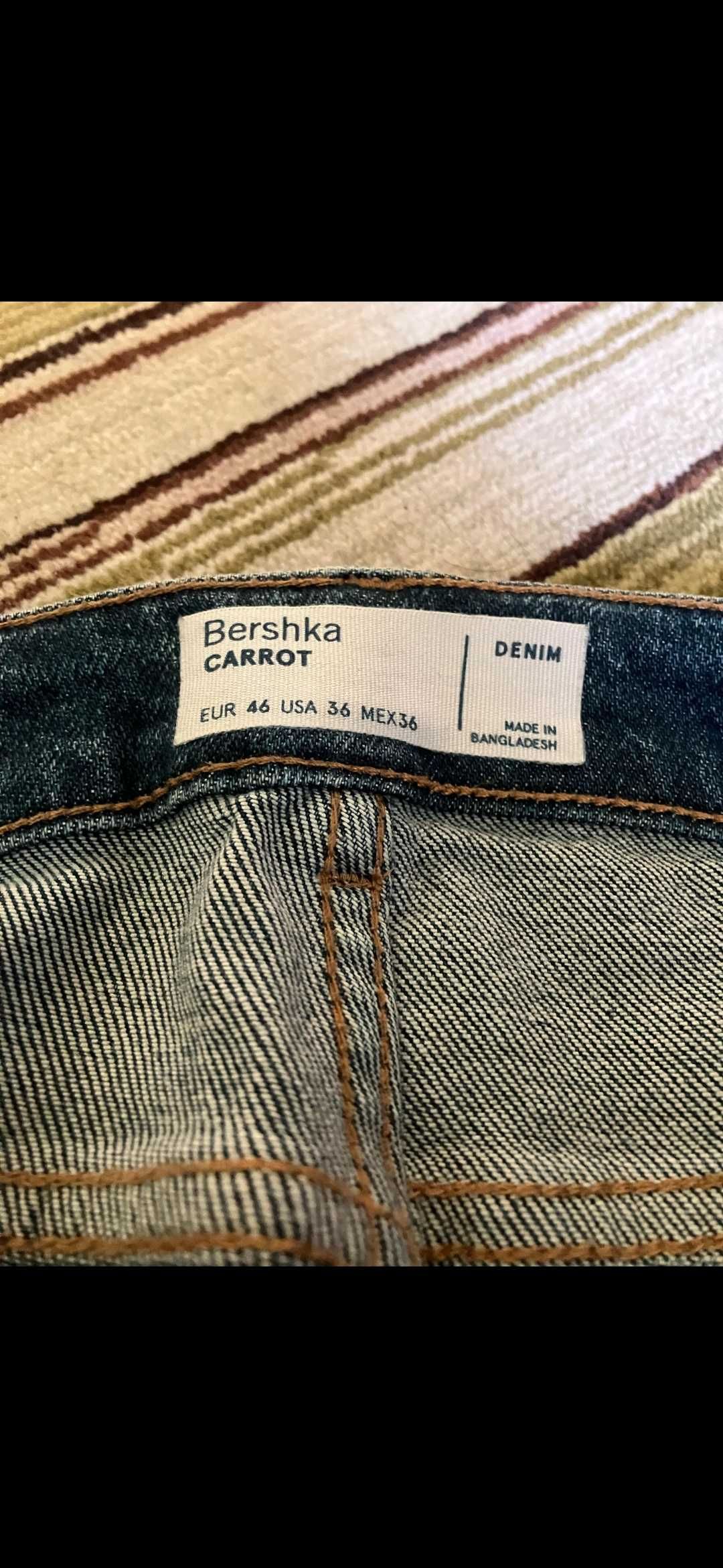 Blugi carrot fit Bershka mărimea 46