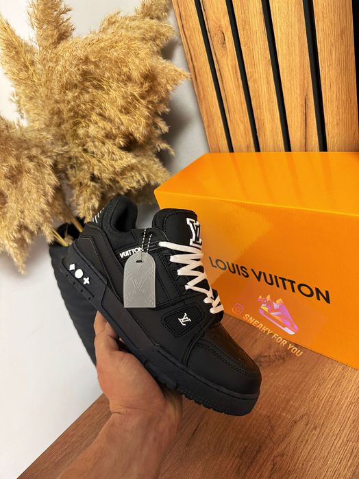 39-46 Louis Vuitton Black