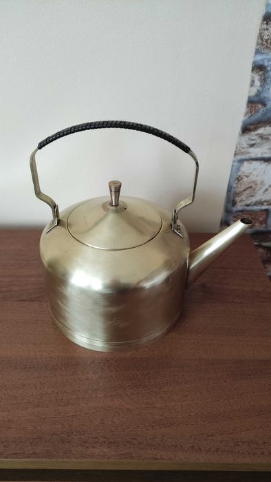 Старинен чайник от месинг- с подвижна дръжка