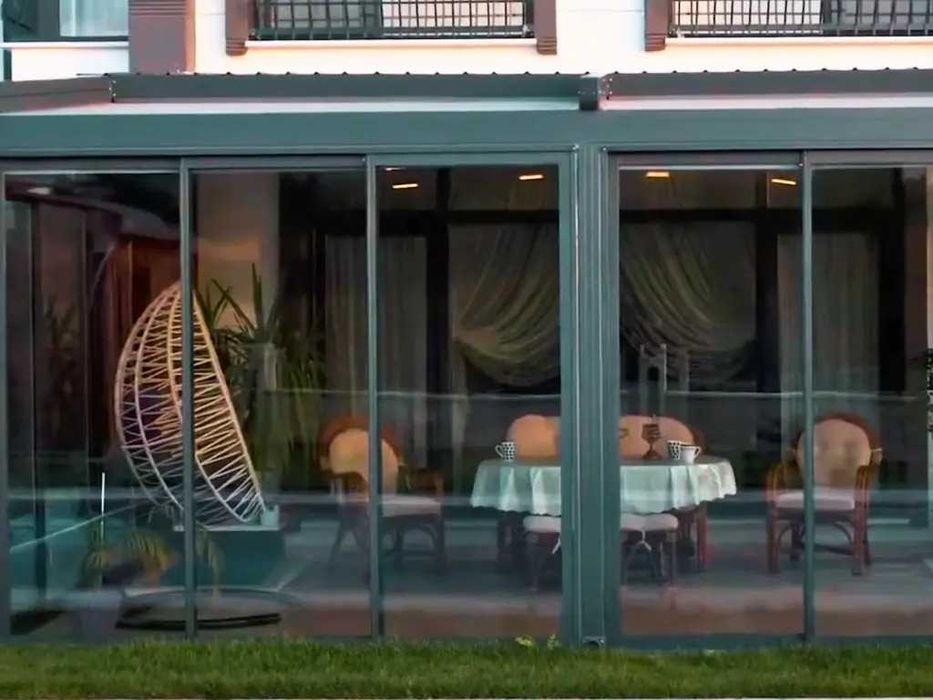 Închideri terase cu sticlă culisantă
