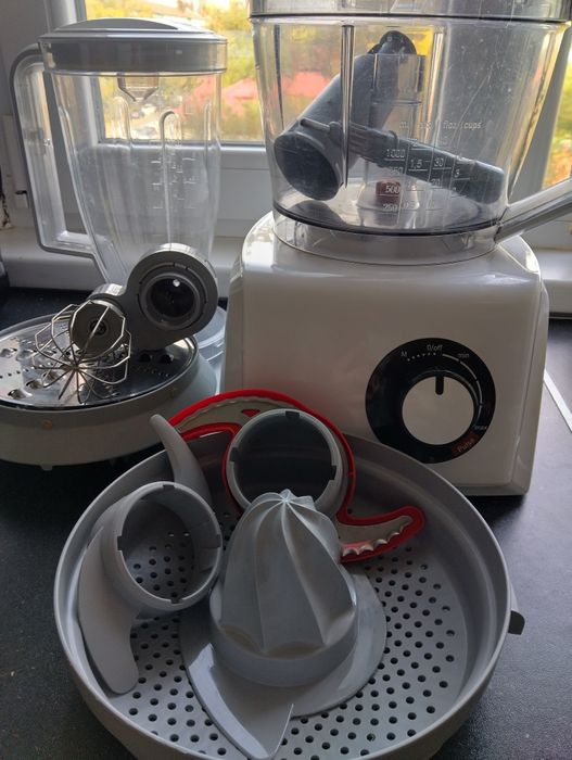 Robot bucătărie multitalent 8