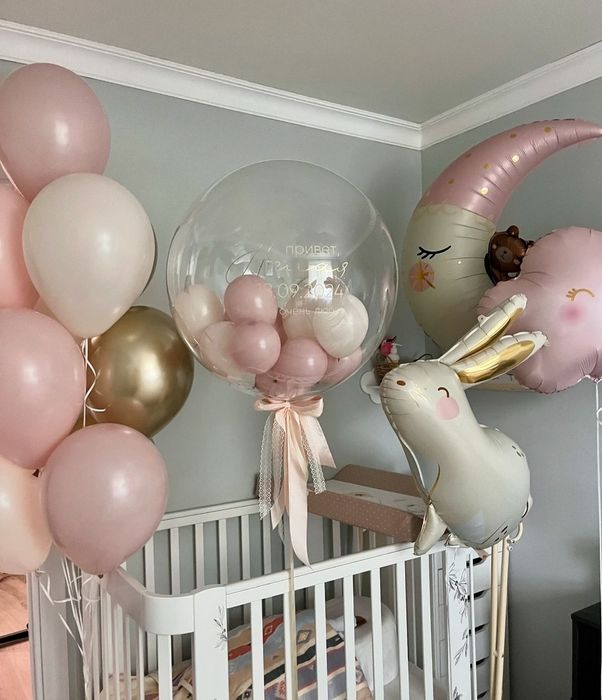 Гелиевые шары. Оформление комнаты шарами. Выписка из роддома. Наклейки