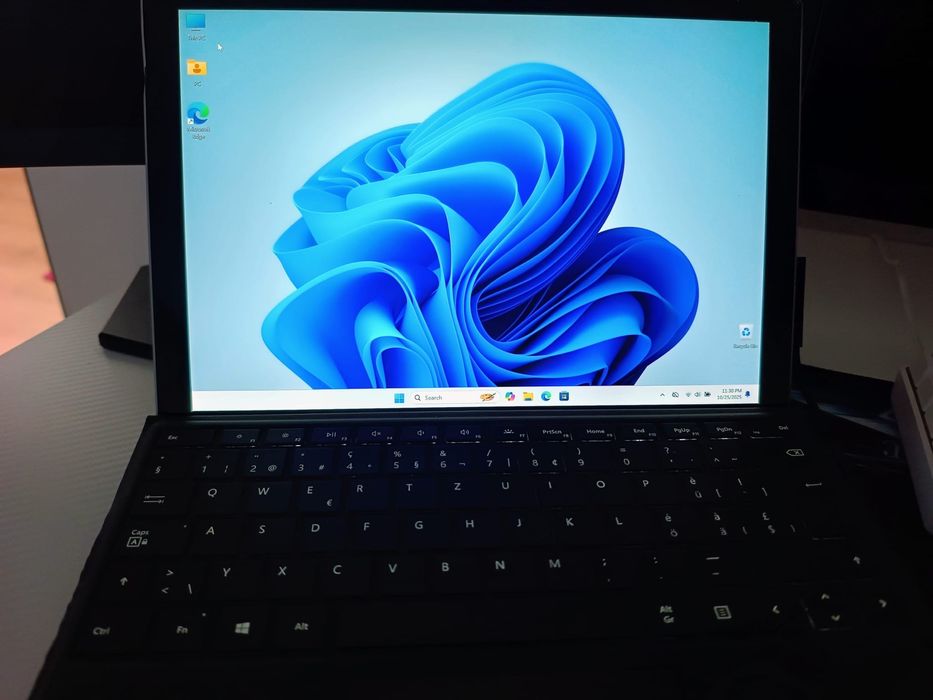 Vând Tableta Microsoft Surface Pro