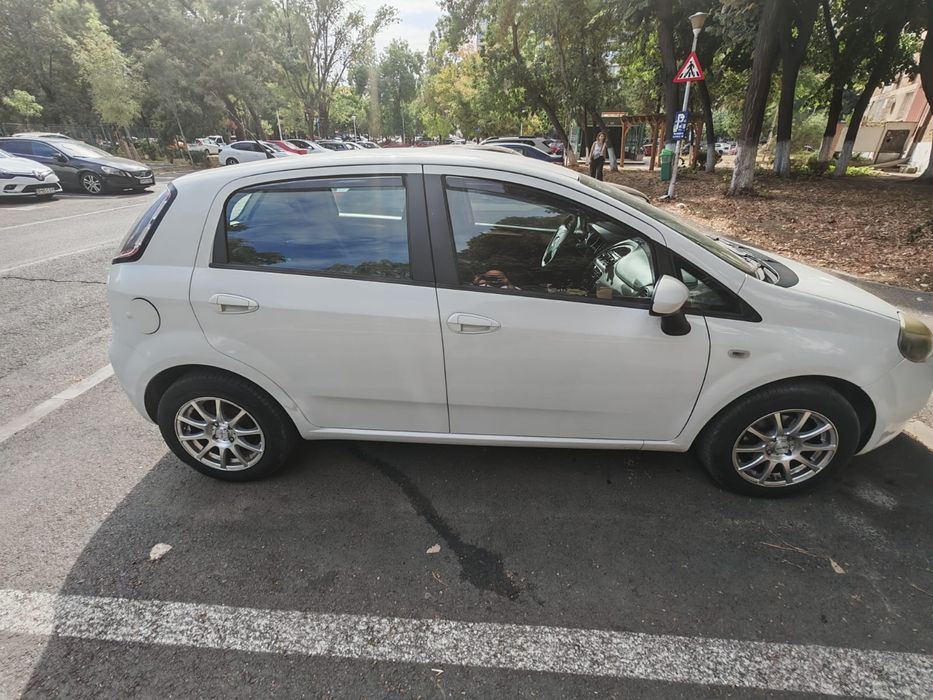 Vând URGENT FIAT Punto 1,3 Diesel an 2012 120000km 1800€