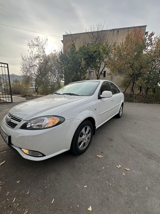 Продаётся белая Jentra. 2023. Позиция - 2. Механика.