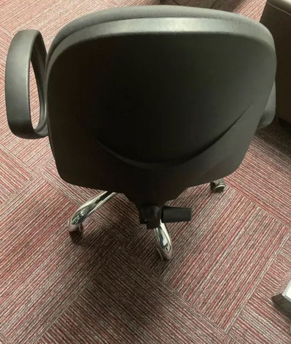 Офис стол посетителски