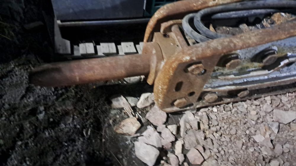 Гидромолот для гусеничного экскаватора