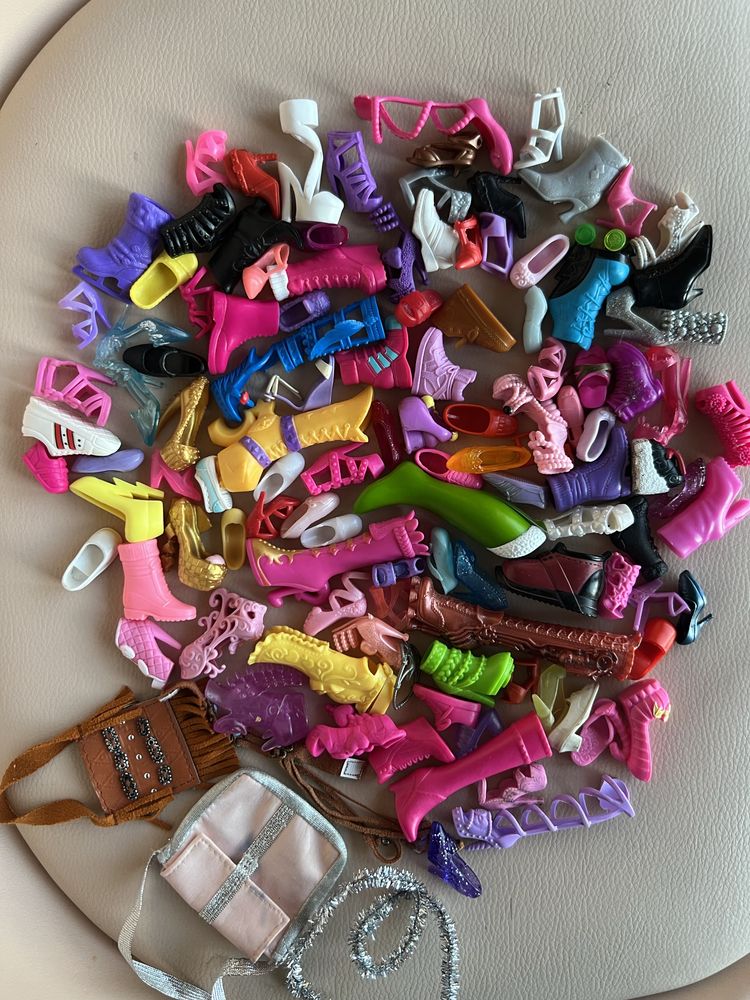 Lot accesorii Barbie si Monster High