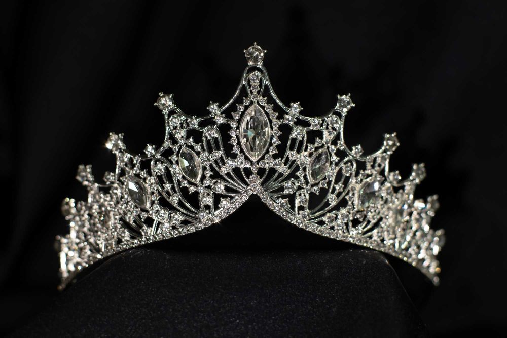 Диадема, корона с прозрачными кристаллами. Доставка включена