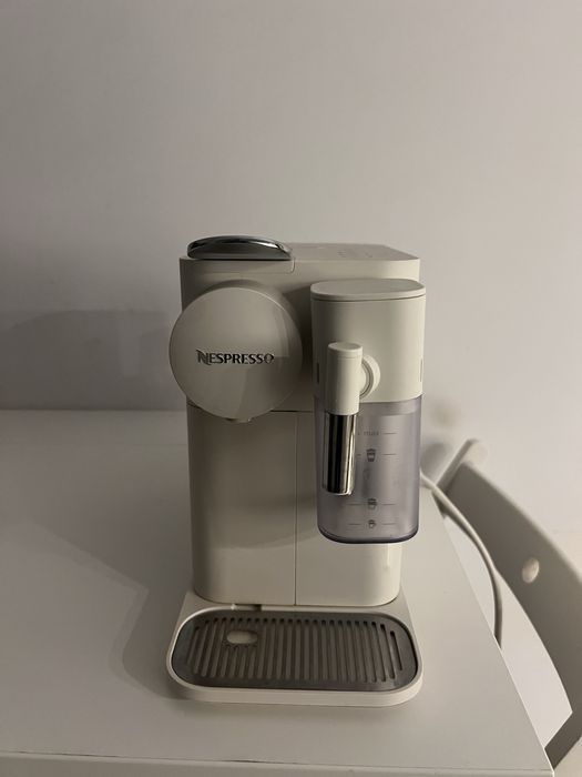 Espressor capsule NESPRESSO Lattissima One Evolution