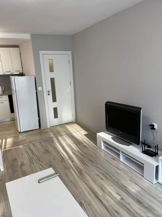 Дава се под наем Двустаен апартамент в Бургас, Лазур - 55 кв.м за 510 € - Снимка #1