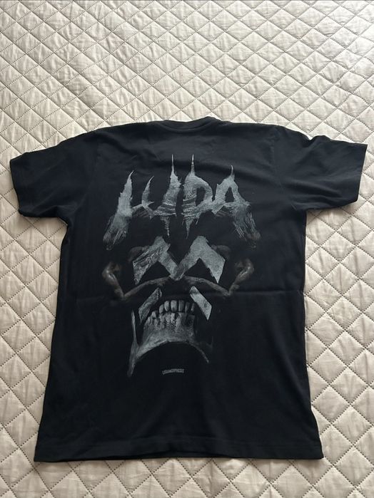 Рядка тениска луда