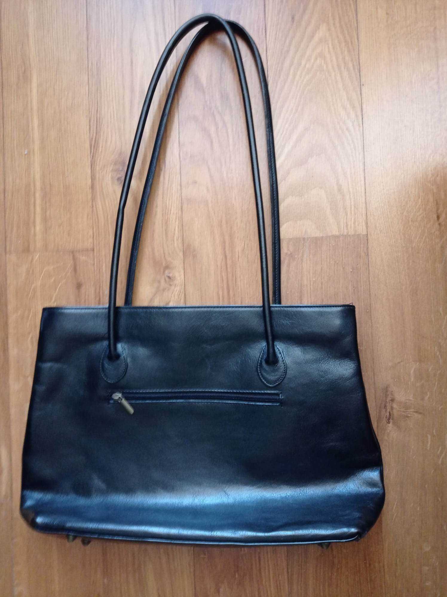 Черна дамска чанта от еко кожа