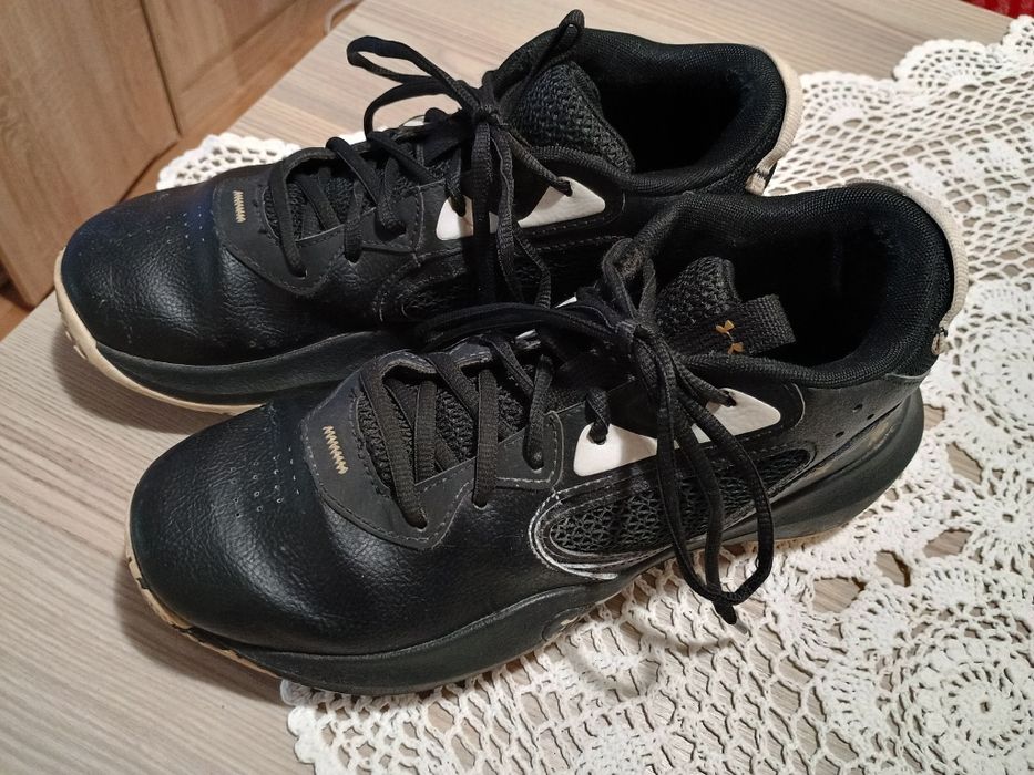Черни 41 маратонки Under Armour