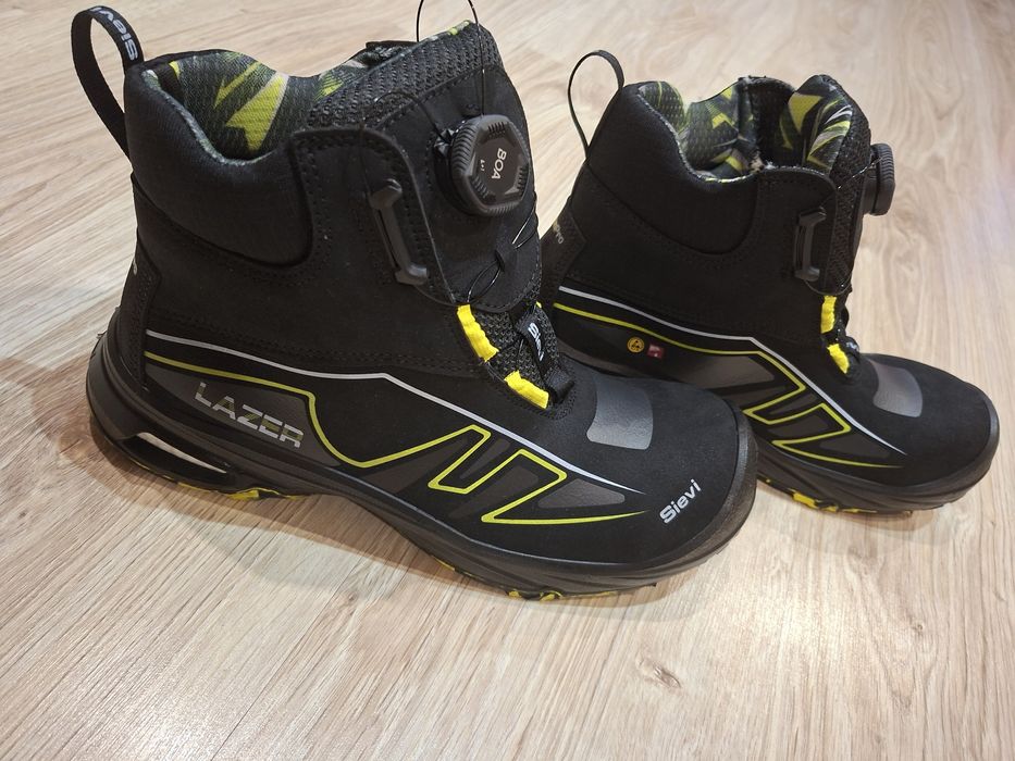 Работни дрехи и обувки