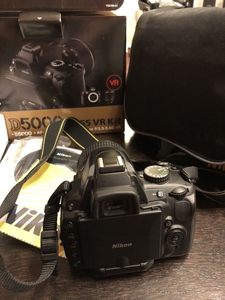 Vand DSLR marca Nikon + obiectiv 18-55 VR