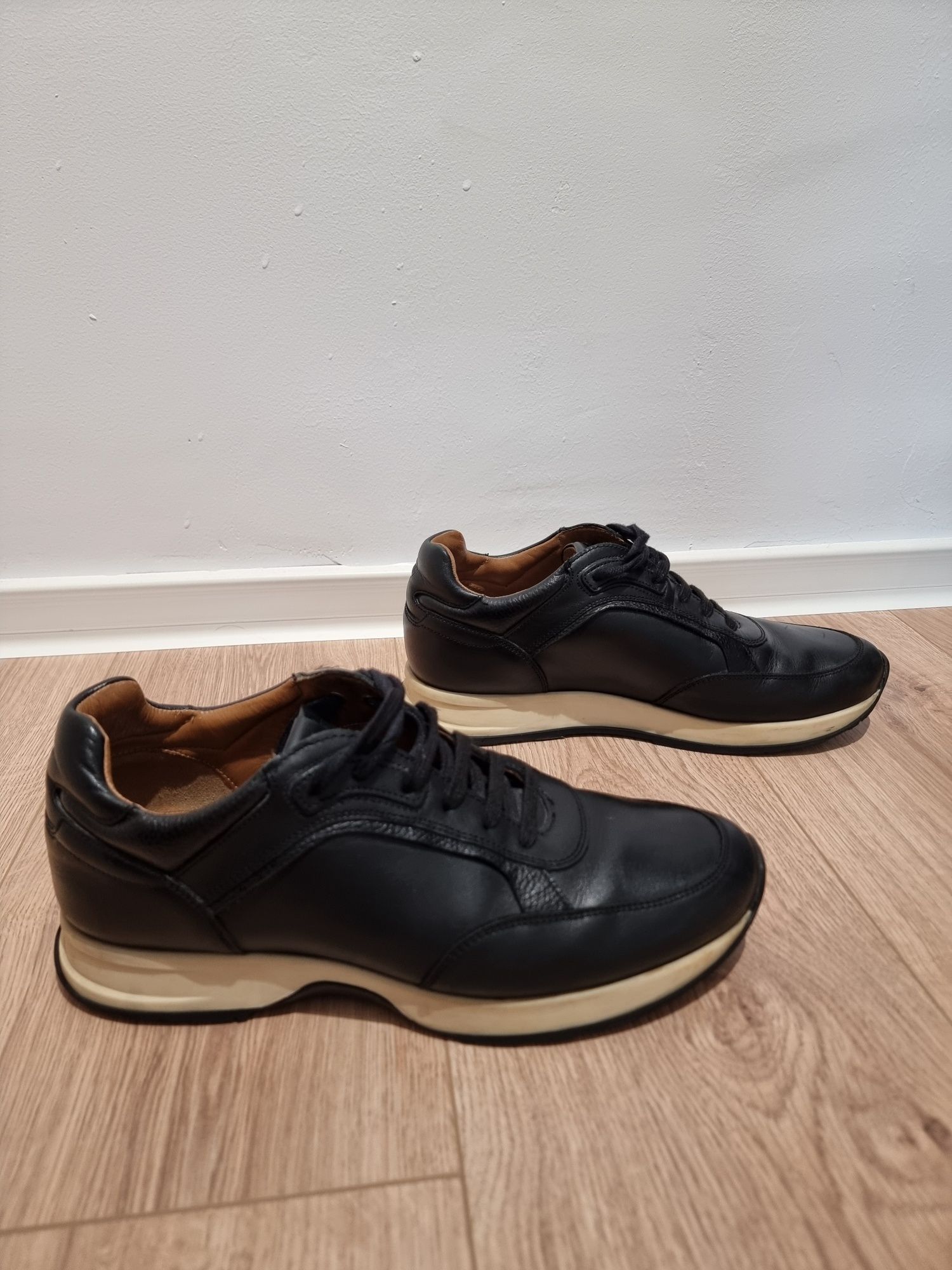 Vand pantofi sport Massimo Dutti barbatesti, marimea 42