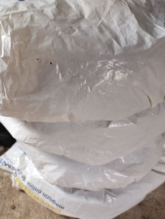 De  vânzare 4 anvelope m+s 205/60/16, foarte bune,