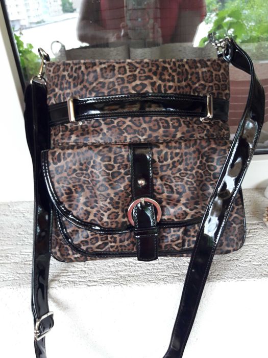 Модерна дамска чанта нова