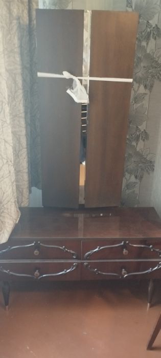 Мебель в ретро стиле, СССР (шкафы, тумбы, трюмо, диван)