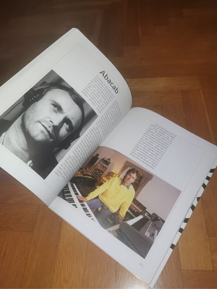 Книга Дженезис Geneses музикалната Британска група Битие