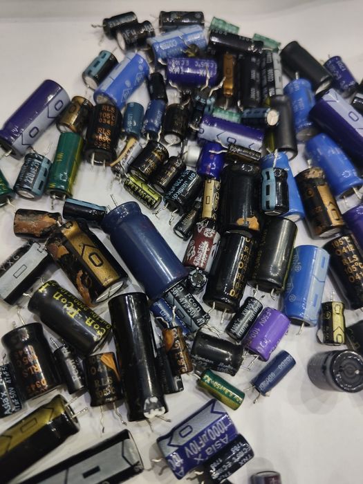 Конденсаторы от 2.2кФ до 4700 мкФ