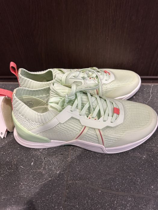 Спортни обувки Oysho