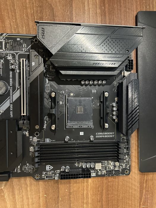 Placa de baza MSI B550 MAG Tomahawk MAX WIFI AM4