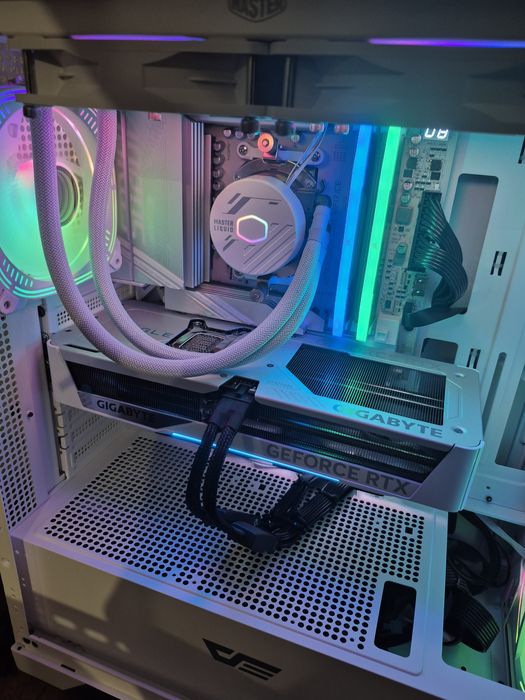 PC Gaming | Ryzen 7 7800X3D | RTX 5070  | 32GB DDR5 | 2TB SSD | WiFi 7