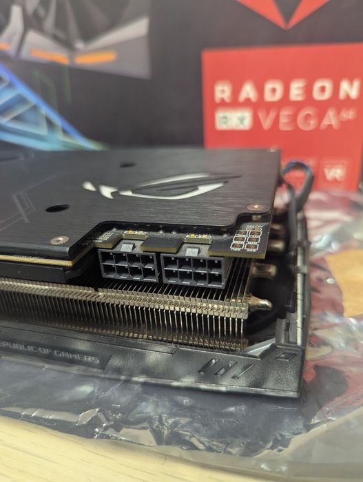Видео Карта Radeon RX Vega 64 Asus ROG Strix Gaming OC Edition 8GB