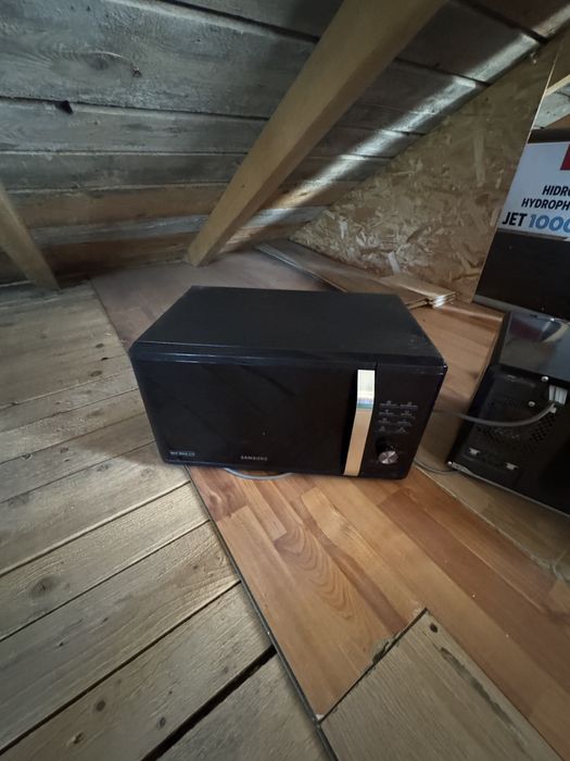 Vand 2 cuptoare cu microunde