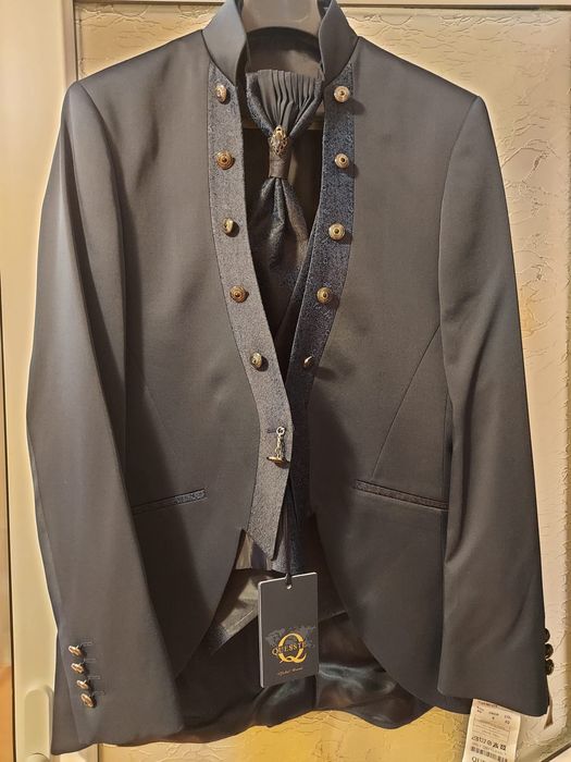 Costum ginerica nou nepurtat.