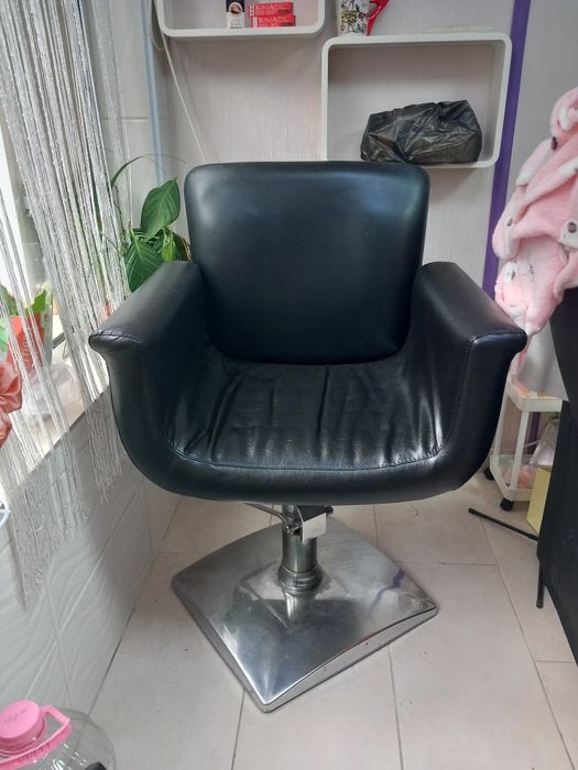 Фризьорски  стол